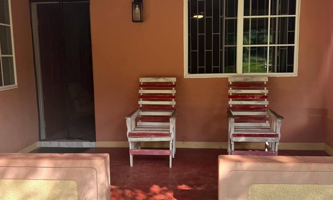 Boston Bay Maison | Charming 1-Bedroom House in Beautiful Boston Bay with WiFi, AC
