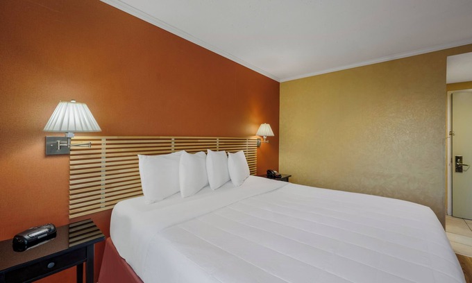 Queens Hôtel | Charming 3-bedroom hotel with AC and WiFi in pleasant Jamaica