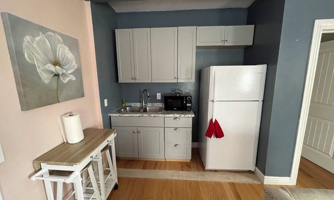 Governmental Mall Maison | Charming 1-bedroom house with WiFi - Unit #2