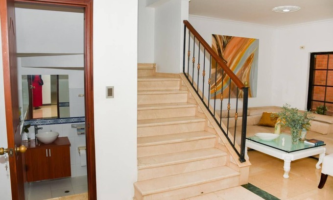 Ciudad Jardin Maison | Charming 1-bedroom house with AC, TV, bathroom, WiFi, pool, parking, camara