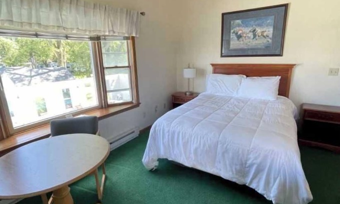 Huron Hôtel | Charming 2 bedroom suite with AC and WiFi in Huron.unit#127
