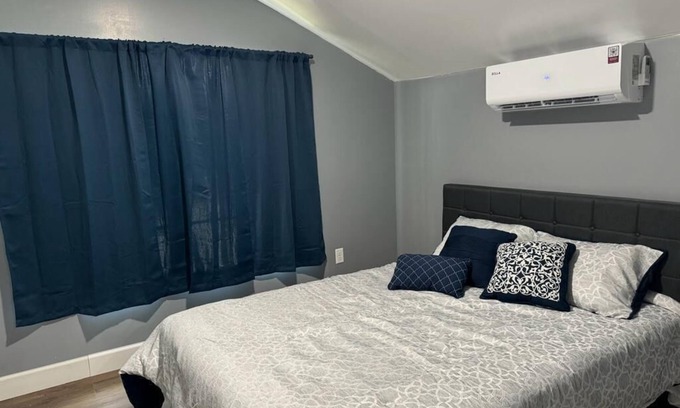 East Palatka Appartement | Charming 1-bedroom apartment #A in awesome East Palatka with WiFi, AC