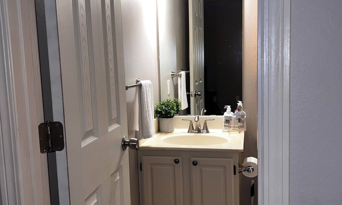 Waldron Maison | Charming 1-bedroom house with AC, and a shared living and kitchen space.