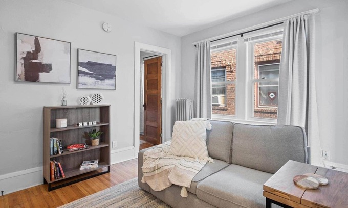 Lowry Hill East Appartement | Charming 1-bedroom apartment with WiFi, AC in wonderful Minneapolis