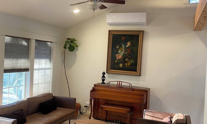 North San Antonio - SAT Maison | Charming 1-bedroom house in brilliant San Antonio with WiFi, AC