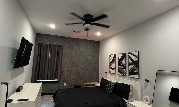 Southeast Houston Maison | Charming 1-bedroom with fitness room and AC in fantastic Houston