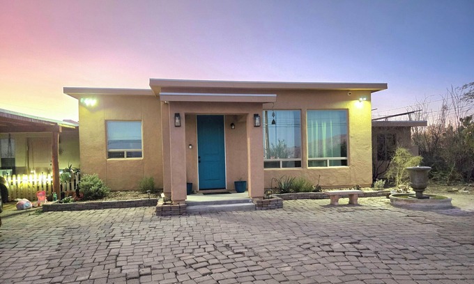 Tucson Maison | Charming 1-master bedroom/bathroom ranch house w pool & hottub in Tucson