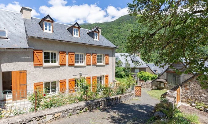 Avajan Maison | Maison typique 10 pers. avec Wifi, jardin et terrasse, à 5 min de Loudenvielle