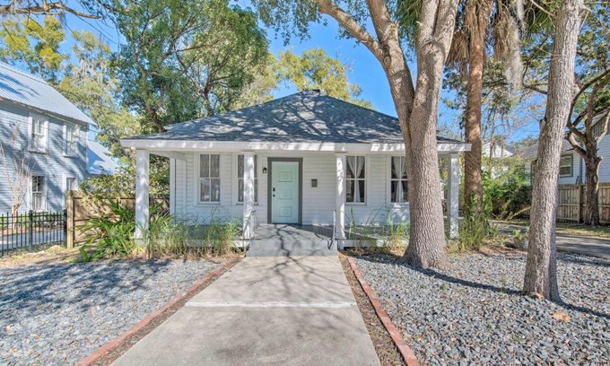 Historic District Maison | Charming 100-Year-Old Home Less Than 1 Mi to Downtown