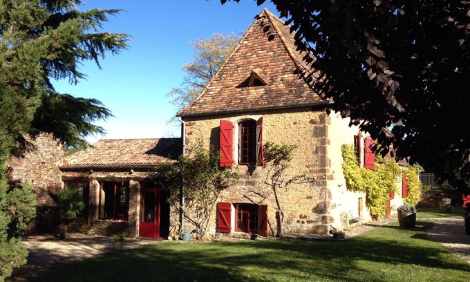 Urval Maison | Maison de charme périgourdine du 17ème siècle son Pigeonnier sa Piscine à Urval.