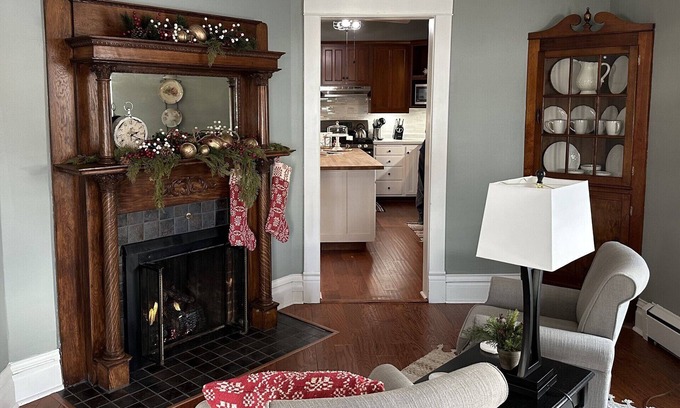 Middlebury Maison | Charming 1912 Bungalow in Middlebury Indiana