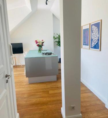 Kleve Appartement | Charming 1930s Home