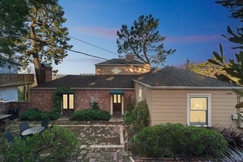 Shepherd Canyon Maison | Charming 1933 Ridge-Top Home with Stunning Views home