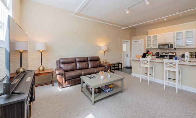 Albany Appartement | Cozy, cool little 1BR Apt in the heart Albany's Center Sq