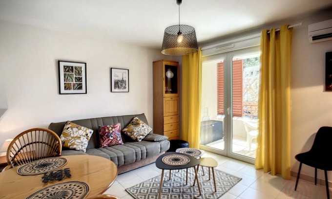 Lamalou-les-Bains Appartement | Appartement F2 climatisé avec terrasse, parking privé, à 700m des Thermes de Lamalou-les-Bains