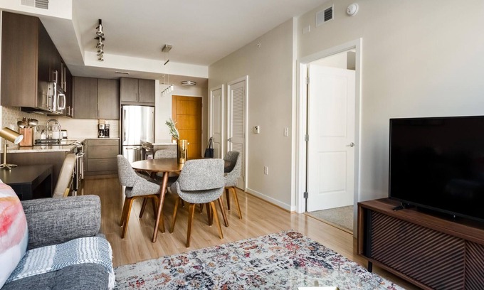 Bethesda Appartement | Charming 1BR in Bethesda with Gym & Rooftop Pool