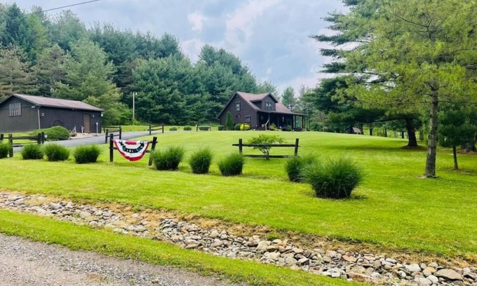 Carrollton Cabine | Charming 2/2, private cabin in adorable Carrollton, close to Amish County 🌸