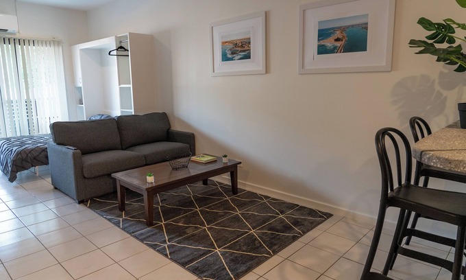 Hamilton Appartement | Charming 2 Apartments in delightful Islington with AC, Balcony & Wifi.