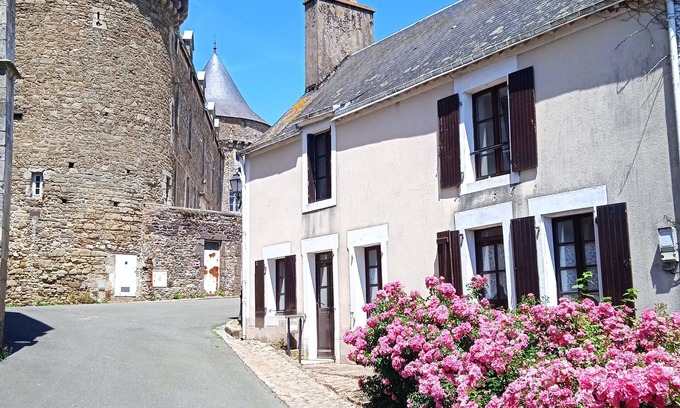 Sille-le-Guillaume Maison | Charming 2 bed historic house