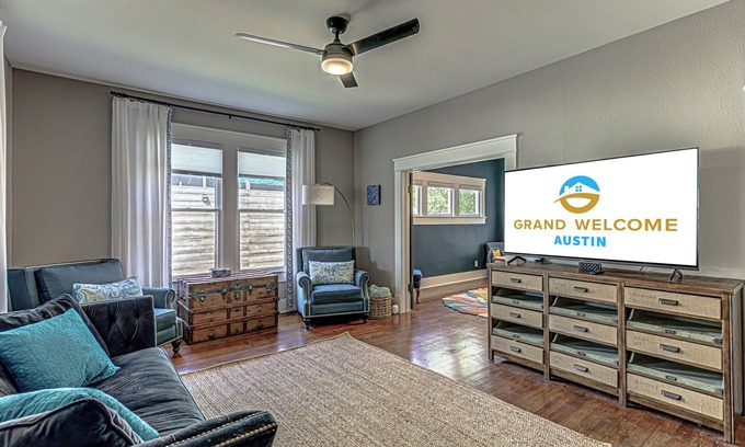 MLK Maison | Charming 2 BDR for 4, Close to Downtown Austin!