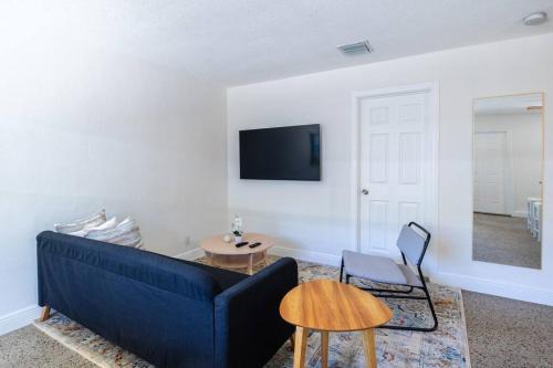 Riverside Park Appartement | Charming 2 bed 1 bath Gem 10 min to Beach!