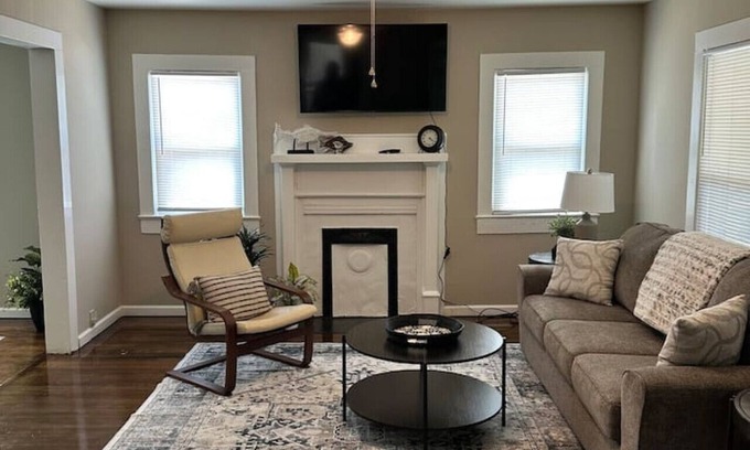 Concord Maison | Charming 2 bed home - Downtown Concord