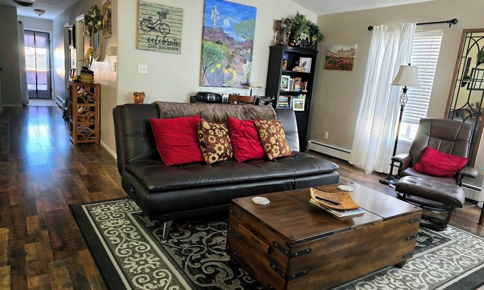 Pear Park Maison | Charming 2-bedroom townhome in lovely Grand Junction with WiFi, AC