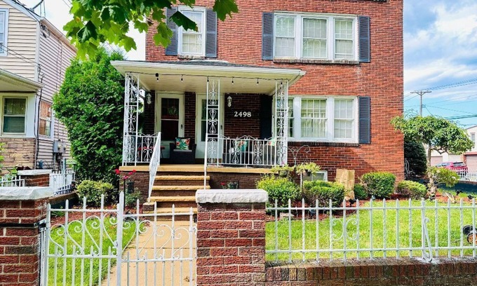 Niagara Falls Maison | Charming 2-bedroom house in enchanting Niagara Falls NY with AC, WiFi