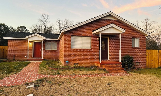 Warner Robins Maison | Charming 2-bedroom house with WiFi, AC in pleasant Warner Robins