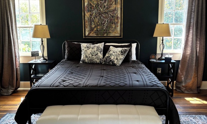 Abingdon Maison | Charming 2 bedroom 1 bathroom. Prime location in Abingdon's Historic District.
