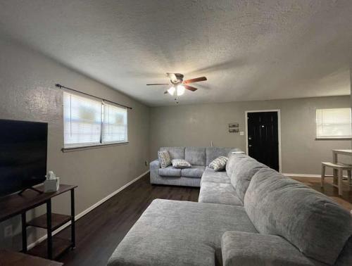Lawton Appartement | Charming 2-Bedroom 1-Bath Home Close to Downtown