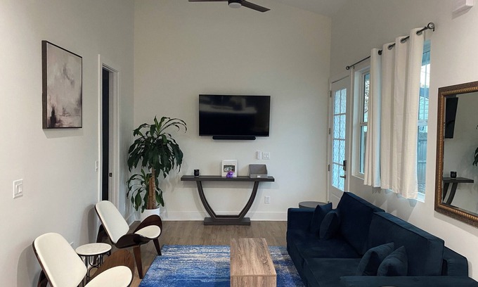 East Side Maison | Charming 2-bedroom 2-bathroom guesthouse with all the amenities in East Atlanta!