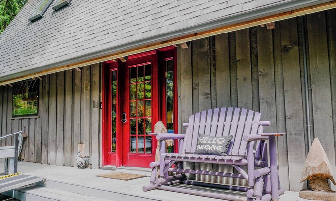 Kelso - Longview Maison | Charming 2-bedroom A-Frame log cabin house with WiFi, AC in Kelso