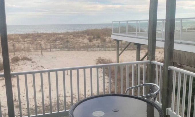 Midtown Ocean City Appartement | Charming 2-bedroom apartment with WiFi, AC in welcoming Ocean City