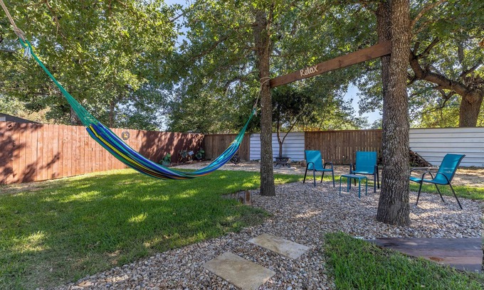Garfield Appartement | Charming 2-bedroom apartment with WiFi, AC in awesome Del Valle 3 parking lot