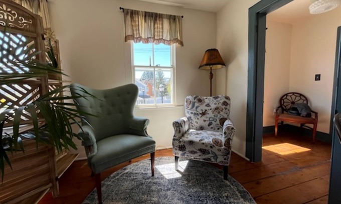 Gardiner Appartement | Charming 2-bedroom apartment above a country store in the heart of Gardiner!