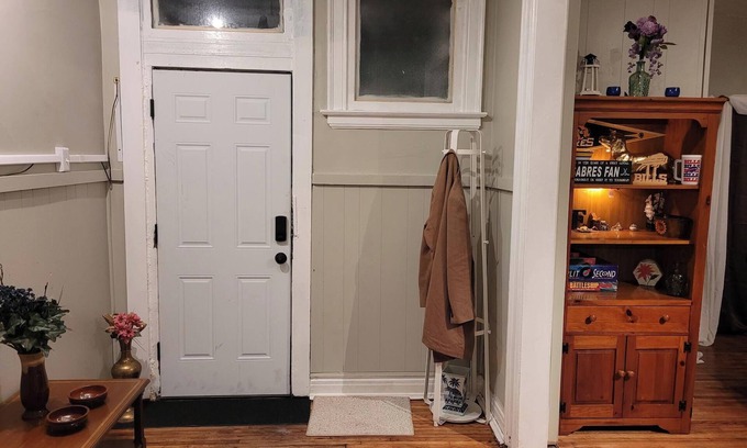 Buffalo Appartement | Charming 2-bedroom apartment near the Niagara River off of Niagara Ave