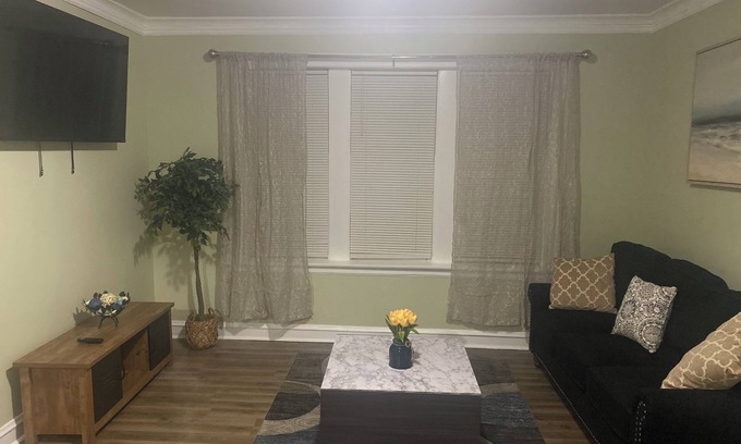 Gage Park Appartement | Charming 2-bedroom apartment in awesome Chicago with WiFi, AC