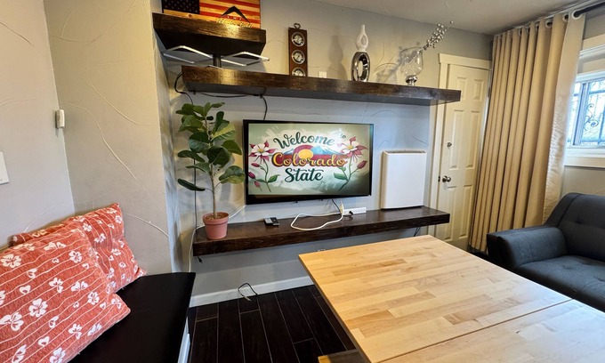 Virginia Village Appartement | Charming 2-bedroom apartment with AC, WiFi Near Cherry Creek, Denver