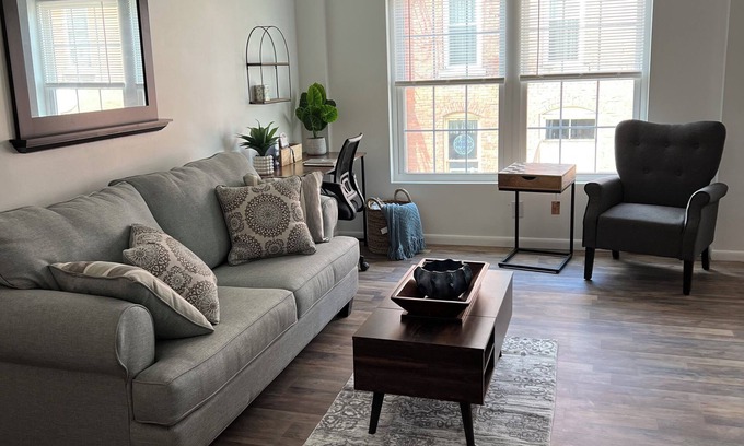 Greene Appartement | Charming 2-bedroom apartment with WiFi, AC in welcoming Greene