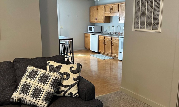 Wabash Appartement | Charming 2-bedroom apartment with AC, fitness room/office in peaceful Wabash