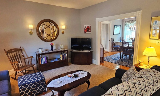 Woburn Appartement | Charming 2-bedroom apartment with WiFi, AC near Boston