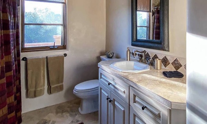 Espanola Maison | Charming 2-bedroom bungalow with WiFi, AC in beautiful Española