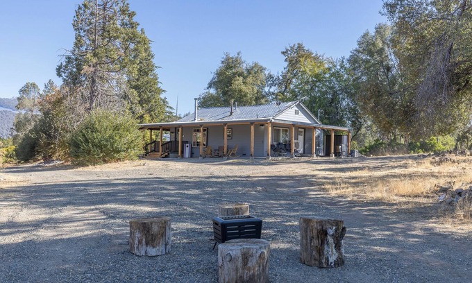 Mariposa Cabine | Charming 2-bedroom cabin Near Yosemite NP, High Speed WiFi in lovely Mariposa