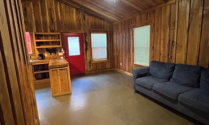 Malakoff Cabine | Charming 2-bedroom cabin in peaceful Malakoff on the lake with AC