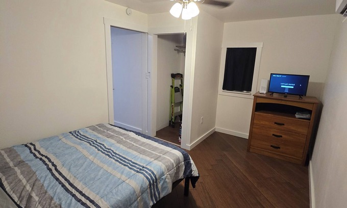 Cumby Cabine | Charming 2-bedroom cabin with all essential living necessities on 10 acres-Cumby