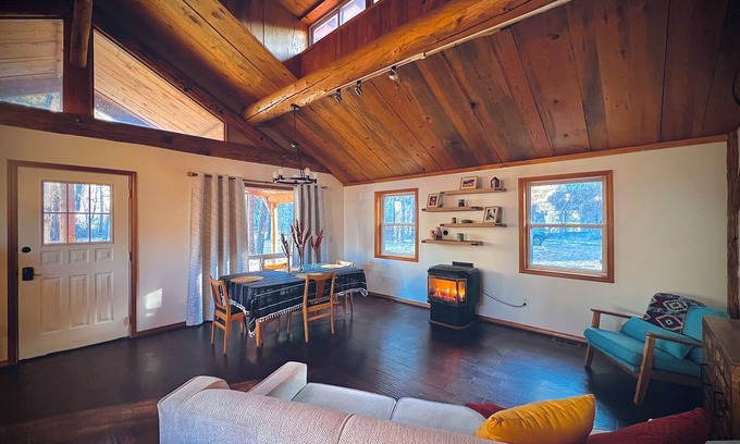 Dayton Cabine | Charming 2-bedroom cabin near Bluewood Ski Resort