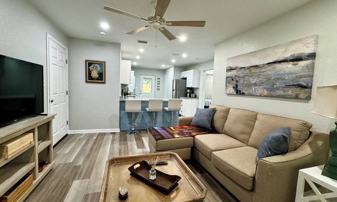Northeast Pensacola Cottage | Charming 2-bedroom cottage with full kitchen and WiFi in Pensacola. Sleeps 4.
