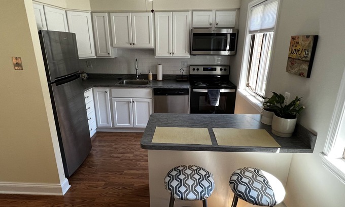 Broomall Copropriété | Charming 2 Bedroom Condo Convenient to 476 with Free Parking