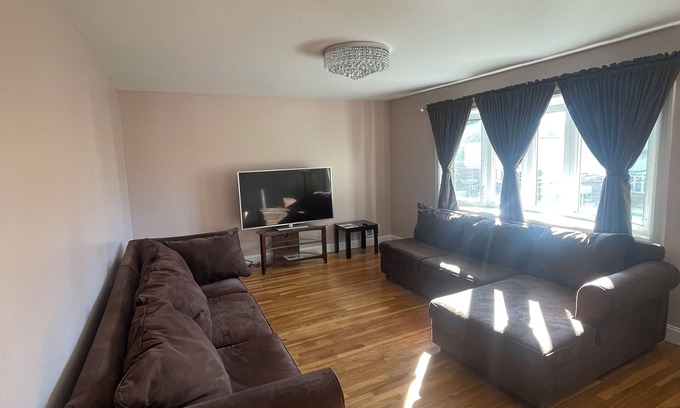 Vauxhall Copropriété | Charming 2-bedroom condo, 10 minutes from Newark airport, with private parking.
